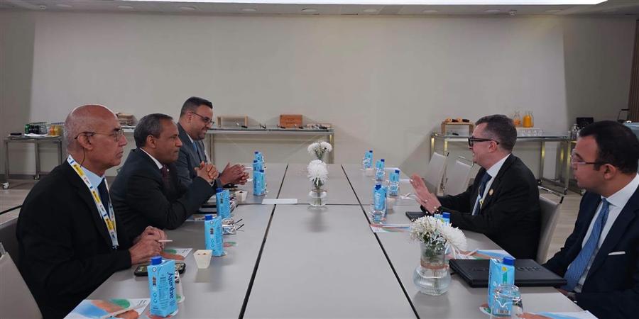 وزير التخطيط يبحث مع نظيريه السوداني والموريتاني تعزيز التعاون الاقتصادي والتنموي